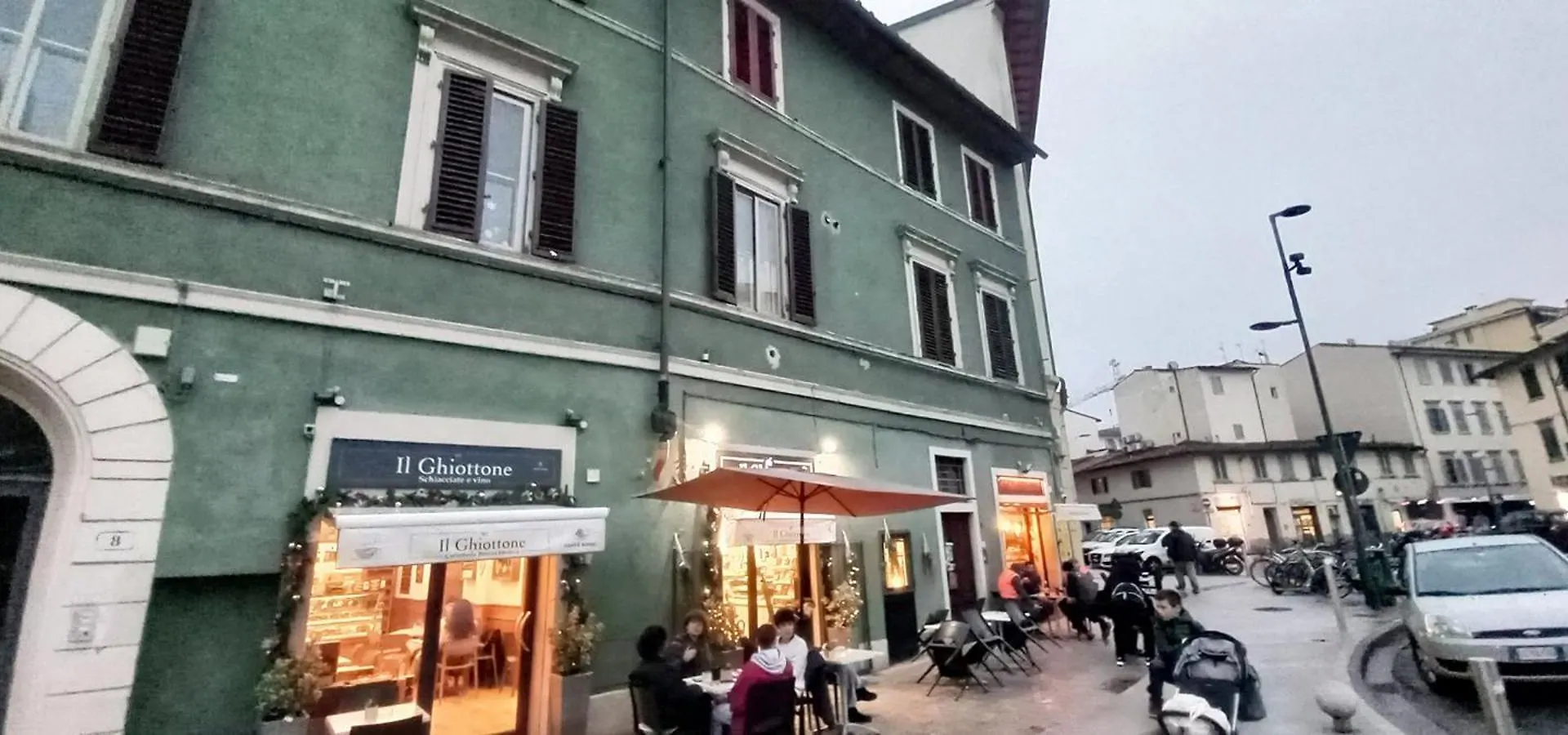 Charming & Spacious Florentine Home Just Two Mins From Tram Stop Florencia